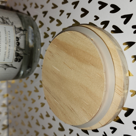 Brand New Scentsational Holly Berries Candle - Picture 6 of 6